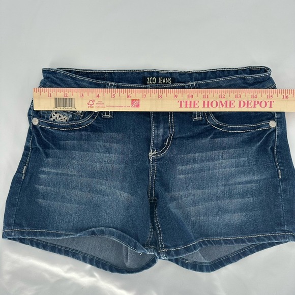 ZCO Jeans Y2K Denim Shorts Size 9 Blue Floral Crochet Studded Bling 4" Inseam - Picture 5 of 6